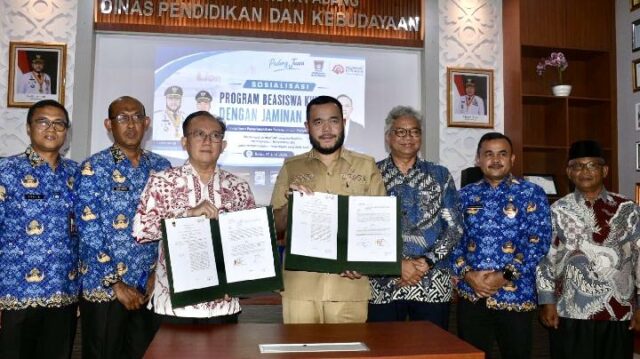 Colaboración con Kirana Polytechnic y Padang para imprimir recursos humanos Colaboración con Kirana Polytechnic y Padang para imprimir recursos humanos de aviación listos para trabajar
|