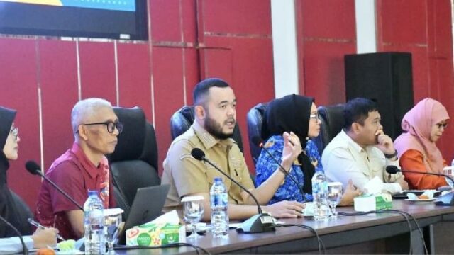 El alcalde Fadly Amran alienta a MBG en Padang a El alcalde Fadly Amran alienta a MBG en Padang a fortalecer las cadenas de suministro locales
|