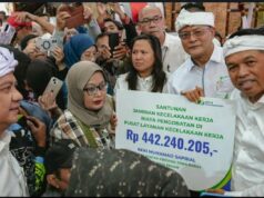 Para garantizar la protección de los trabajadores vulnerables, BPJS Empleo y el Gobierno Provincial de Java Occidental distribuyen 49.300 millones de IDR
| Para garantizar la protección de los trabajadores vulnerables, BPJS Empleo y el Gobierno Provincial de Java Occidental distribuyen 49.300 millones de IDR
|