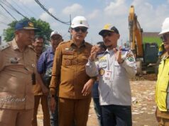 El alcalde de Malang espera que las reparaciones de Pasar Gadang Road se completen en noviembre de 2026
| El alcalde de Malang espera que las reparaciones de Pasar Gadang Road se completen en noviembre de 2026
|