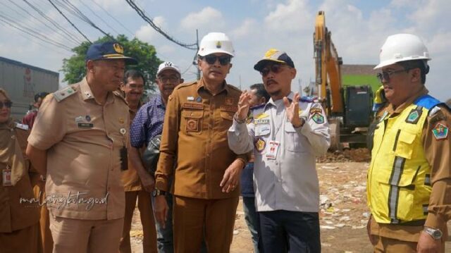 El alcalde de Malang espera que las reparaciones de Pasar El alcalde de Malang espera que las reparaciones de Pasar Gadang Road se completen en noviembre de 2026
|