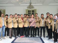 Los ex alumnos de BEM Nusantara se reúnen con el vicepresidente Gibran y discuten ¿qué?
| Los ex alumnos de BEM Nusantara se reúnen con el vicepresidente Gibran y discuten ¿qué?
|