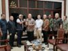 La visita del regente Bireuen a Asahan fortalece la solidaridad interregional después del desastre
| La visita del regente Bireuen a Asahan fortalece la solidaridad interregional después del desastre
|