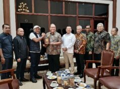 La visita del regente Bireuen a Asahan fortalece la solidaridad interregional después del desastre
| La visita del regente Bireuen a Asahan fortalece la solidaridad interregional después del desastre
|