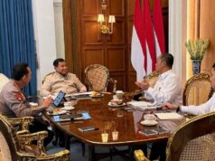 Prabowo convoca al jefe de la Policía Nacional y al secretario del gabinete, Teddy: discuten la seguridad y el orden de la comunidad
| Prabowo convoca al jefe de la Policía Nacional y al secretario del gabinete, Teddy: discuten la seguridad y el orden de la comunidad
|