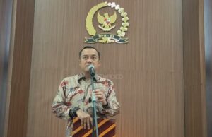 Jokowi sugiere dos períodos a Prabowo-Gibran, Ministro de Estado: centrarse primero en el trabajo
| Jokowi sugiere dos períodos a Prabowo-Gibran, Ministro de Estado: centrarse primero en el trabajo
|
