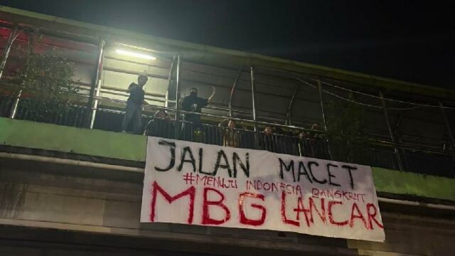 Acción para instalar banners de interfaz de usuario de BEM en Depok, revisión del proyecto MBG

 | 