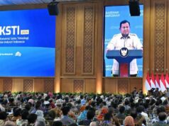 Prabowo regala 5 horas de material a ponentes y cancilleres
| Prabowo regala 5 horas de material a ponentes y cancilleres
|