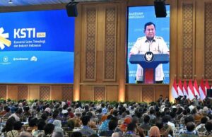 Prabowo vuelve a hablar con los académicos
| Prabowo regala 5 horas de material a ponentes y cancilleres
|