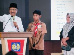 Gus Ipul participa en la jornada de puertas abiertas de la escuela popular de Surabaya
| Gus Ipul participa en la jornada de puertas abiertas de la escuela popular de Surabaya
|
