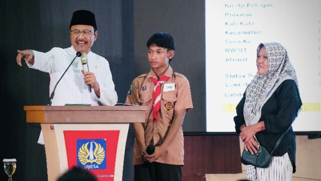 Gus Ipul participa en la jornada de puertas abiertas de la escuela popular de Surabaya

 | 
