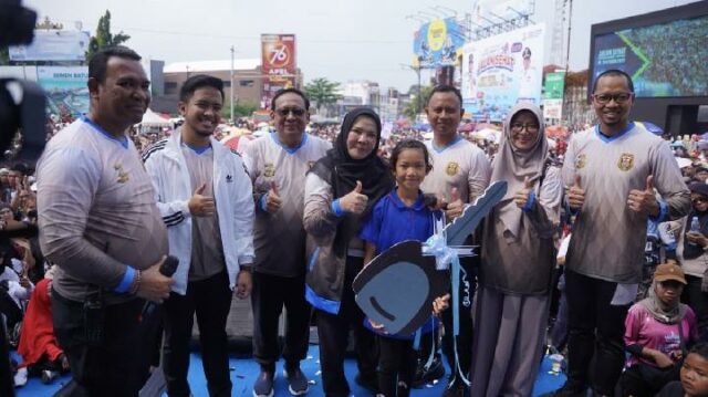 En conmemoración del 344 aniversario de Bandar Lampung, Eva Dwiana invita a los residentes a acostumbrarse a un estilo de vida saludable

 | 