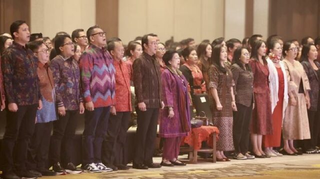Megawati acompañada de Prananda asiste a la clausura del mes Bung Karno 2026 en Bali

 | 