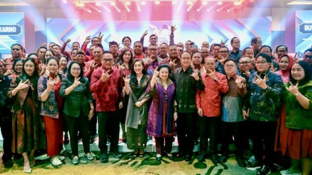 Koster explica a Megawati el desarrollo de la economía creativa de Bali

 | 