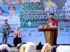 Grabación del récord mundial MURI y el festival del arroz de Krawu fortalece la identidad cultural de Gresik
| Grabación del récord mundial MURI y el festival del arroz de Krawu fortalece la identidad cultural de Gresik
|