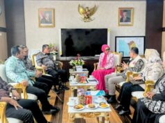 El gobierno del distrito de Aceh Oriental visita la ciudad de Padang y expresa su agradecimiento por el apoyo presupuestario para la recuperación de las inundaciones
| El gobierno del distrito de Aceh Oriental visita la ciudad de Padang y expresa su agradecimiento por el apoyo presupuestario para la recuperación de las inundaciones
|