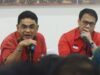 Legislador del PDIP destaca video del TNI destruyendo escuela para Kopdes
| Legislador del PDIP destaca video del TNI destruyendo escuela para Kopdes
|