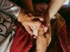 Vivo en el extranjero y me preocupa que mi madre envejezca sola.
| Health,essay,health-freelancer,long-term-care,retirement,only-child Vivo en el extranjero y me preocupa que mi madre envejezca sola.
| Health,essay,health-freelancer,long-term-care,retirement,only-child