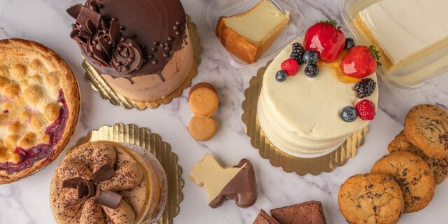 Panadero profesional prueba los postres de Whole Foods para encontrar Panadero profesional prueba los postres de Whole Foods para encontrar las mejores y peores compras
| Food,review,freelancer-le,cake,dessert,whole-foods,wholefoods,baker,desserts