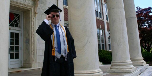 Me transfirí de una pequeña facultad a una gran universidad; Me transfirí de una pequeña facultad a una gran universidad; lo lamenté
| Education,essay,college-freelancer,college,transfer,college-student,uconn