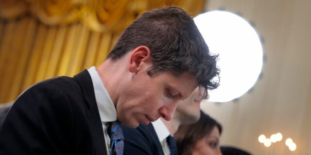 Sam Altman dice que las empresas que más adoptan la Sam Altman dice que las empresas que más adoptan la IA en realidad están contratando
| AI,Tech,openai,sam-altman,gpt-5