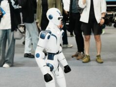 El nuevo lema de Silicon Valley: pongámonos físicos
| Startups,Tech,robotics,robots,ai,big-tech,startups,jensen-huang,openai,tesla,china,limited-synd,nvidia El nuevo lema de Silicon Valley: pongámonos físicos
| Startups,Tech,robotics,robots,ai,big-tech,startups,jensen-huang,openai,tesla,china,limited-synd,nvidia