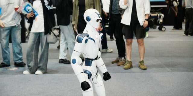 El nuevo lema de Silicon Valley: pongámonos físicos | Startups,Tech,robotics,robots,ai,big-tech,startups,jensen-huang,openai,tesla,china,limited-synd,nvidia El nuevo lema de Silicon Valley: pongámonos físicos
| Startups,Tech,robotics,robots,ai,big-tech,startups,jensen-huang,openai,tesla,china,limited-synd,nvidia
