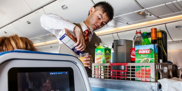 No se emborrache ni se vuelva rebelde en un vuelo, No se emborrache ni se vuelva rebelde en un vuelo, ni se arriesgue a aterrizar en una base de datos
| Transportation,aviation,airlines,airports,jet2,ryanair,disruptive-passengers,flight-woes,trending-uk