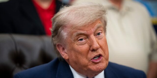 Trump firma en privado una orden ejecutiva destinada a frenar la IA

 | AI,Tech,Politics,white-house,donald-trump,ai,executive-order,anthropic,cybersecurity,policy,big-tech