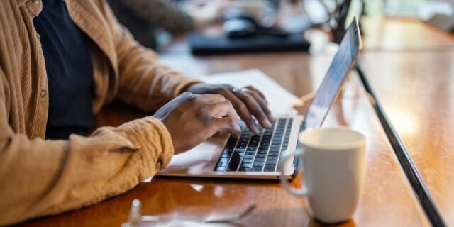 Mi carrera como autónomo es estable pero trato el trabajo como si estuviera buscando trabajo.

 | Careers,Health,careers,health,health-freelancer,freelancer,work