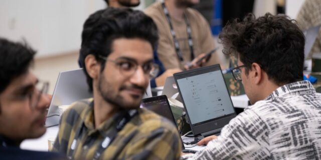 El jefe de inteligencia artificial de Global Bank dice que Tokenmaxxing es una 'métrica de vanidad'

 | AI,ai,tokens,bnp-paribas,chief-ai-officer,roi,trending-uk,changing-workplace-big-bet