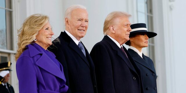 El libro de Jill Biden detalla el incómodo viaje de toma de posesión con Melania Trump

 | Politics,jill-biden,melania-trump,first-ladies,donald-trump,inauguration