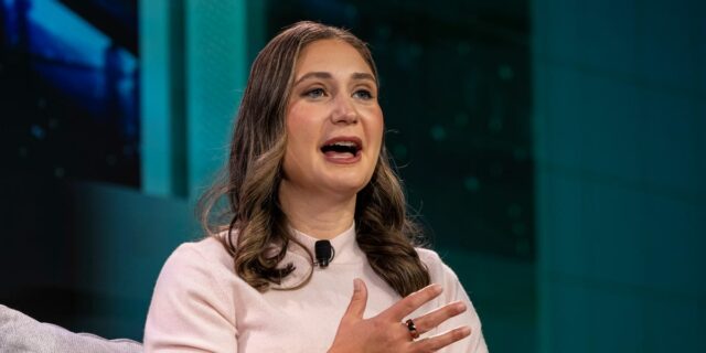 La presidenta antrópica comparte sus perspectivas sobre el futuro de Tokenmaxxing

 | AI,Tech,tech,ai,anthropic,tokenmaxxing,limited-synd,artificial-intelligence,claude-code,codex,daniela-amodei,generative-ai,coding,vibe-coding,beacon-industries-big-bet,changing-workplace-big-bet