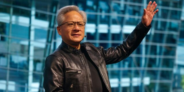 Jensen Huang de Nvidia en Corea del Sur a medida que aumenta la demanda de IA

 | AI,jensen-huang,ai,big-tech,semiconductors,south-korea
