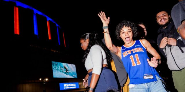 Las entradas para el tercer partido de las Finales de la NBA alcanzaron los 500.000 dólares en una subasta

 | Entertainment,News,Sports,new-york-knicks,san-antonio-spurs,madison-square-garden,nba,nba-finals,ticket-prices