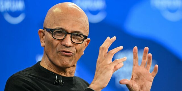 Satya Nadella dice que los agentes de IA deberían ser tratados como empleados humanos

 | Tech,AI,ai,microsoft,satya-nadella,ai-agents,artificial-intelligence