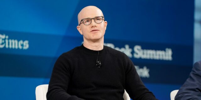 El CEO de Coinbase detalla la estrategia para ayudar a mantener los costos de la IA "más o menos estables"

 | AI,Tech,Strategy,coinbase,ai,tokens,tokenmaxxing,large-language-models