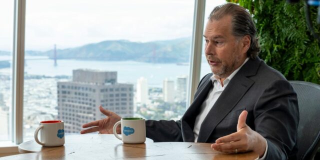 Salesforce vuelve a recortar empleos mientras persiste la amenaza de Salesforce vuelve a recortar empleos mientras persiste la amenaza de la IA
| Tech,Enterprise,AI,salesforce,layoffs,agentforce,artificial-intelligence,enterprise-software,limited-synd,exclusive,job-cuts