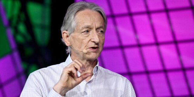 El 'padrino de la IA' dice que la guerra en El 'padrino de la IA' dice que la guerra en Ucrania cambió su visión de la IA militar
| AI,Tech,Military & Defense,Politics,ai,geoffrey-hinton,ukraine-war,russia,technology