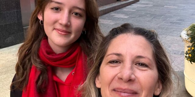 Mi hija se graduó de la escuela secundaria y eso casi me rompe

 | Parenting,Education,essay,parenting-freelancer,parenting,high-school,graduation,college,education,high-school-graduates