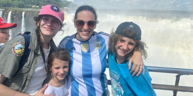 Una au pair hizo que mi familia se obsesionara con correr el Mundial en Argentina

 | Parenting,essay,parenting-freelancer,world-cup,au-pair