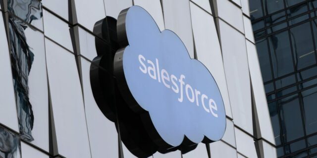 Aquí está el paquete de indemnización estándar que Salesforce ofrece Aquí está el paquete de indemnización estándar que Salesforce ofrece a los empleados de EE. UU.
| Tech,AI,Enterprise,salesforce,layoffs,severance,artificial-intelligence,enterprise-software,limited-synd,exclusive