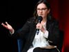 Bari Weiss ‘erosionó la confianza’ en CBS News, dice Brian Stelter de CNN
| Media,politics,tech,bari-weiss,cbs,cbs-news,brian-stelter,david-ellison,donald-trump,scott-pelley,nick-bilton,cnn,paramount Bari Weiss 'erosionó la confianza' en CBS News, dice Brian Stelter de CNN
| Media,politics,tech,bari-weiss,cbs,cbs-news,brian-stelter,david-ellison,donald-trump,scott-pelley,nick-bilton,cnn,paramount