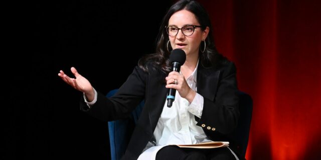 Bari Weiss 'erosionó la confianza' en CBS News, dice Brian Bari Weiss 'erosionó la confianza' en CBS News, dice Brian Stelter de CNN
| Media,politics,tech,bari-weiss,cbs,cbs-news,brian-stelter,david-ellison,donald-trump,scott-pelley,nick-bilton,cnn,paramount