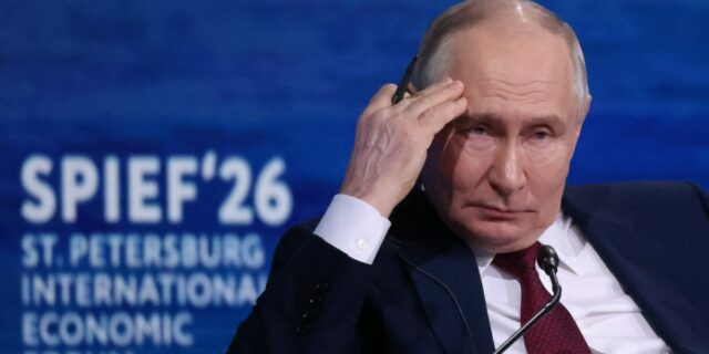 Rusia se enriquece con el petróleo, pero el crecimiento sigue Rusia se enriquece con el petróleo, pero el crecimiento sigue desacelerándose, dice Goldman
| Economy,economy,russia-economy,russia,oil-prices,energy,brent-oil-price,sanctions,crude-oil