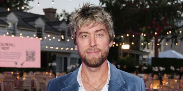 Lance Bass dice que el ritual nocturno era su favorito Lance Bass dice que el ritual nocturno era su favorito como padre de gemelos
| Parenting,Entertainment,parenting,fatherhood,twins,lance-bass,family,kids,reading,journaling