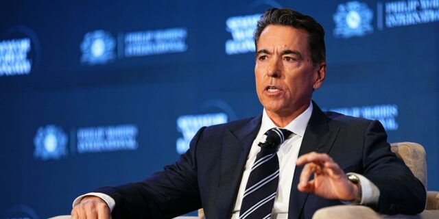 El fundador de PE dice que la IA significa que El fundador de PE dice que la IA significa que molestará "mucho menos" a los empleados más jóvenes
| Finance,ai,artificial-intelligence,private-equity,changing-workplace-big-bet,entry-level-job,hiring
