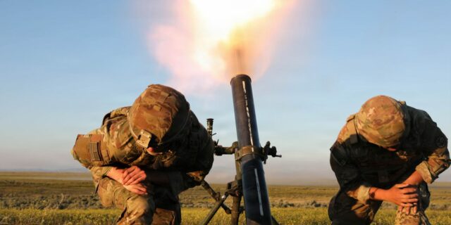 Los soldados tienen una nueva aplicación para soluciones de disparo Los soldados tienen una nueva aplicación para soluciones de disparo de mortero.
| Military & Defense,defense,mortar,army