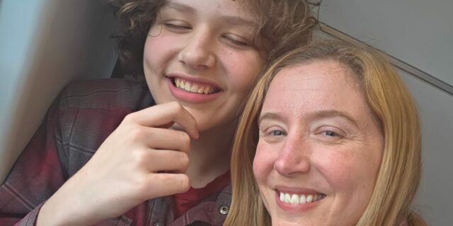 Mi adolescente está en contra de la IA, pero la Mi adolescente está en contra de la IA, pero la uso todos los días en mi trabajo corporativo
| Parenting,Careers,essay,parenting-freelancer,parenting,ai,teenager