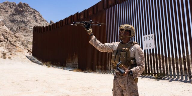 Estados Unidos prueba un nuevo sistema autónomo anti-drones en la Estados Unidos prueba un nuevo sistema autónomo anti-drones en la frontera sur
| Military & Defense,defense,drones,counter-drone